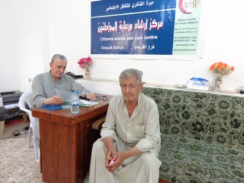 رجل كبير في السن يرغب بالعيش الكريم يستغيث طلبا للمساعدة في تحقيق حلمه بفتح مشروع عمل صغير في مجال الخياطة