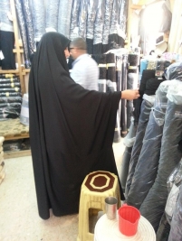 مركز ارشاد النجف يستمر بدعم المستفيدات من مشروع الصندوق الخيري ويقدم قروضا جديده لشراء اقمشة باسعار مخفضة