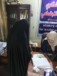 فرع البياع : تسليم الكفالة الشهرية لذوي الطفلة / بنين ,ج .ج من المتبرع الكريم / سرمد فارس 