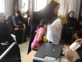 مبرة الشاكري توزع 213 سلة غذائية على العوائل المتعففة ضمن مشروع بطاقة اعانة الاسرة، زادت اقيامها عن 10 ملايين دينار
