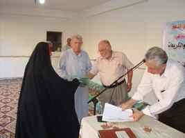 Benefactor from the good people donates financial sums to orphaned families and the needy from the Al-Griyat district.
