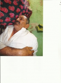 A well-wisher donates a monthly allowance of 100,000 Dinars for the family of a man afflicted with schizophrenia.  Baghdad - Citizen's Advice And Care Centre (Sadr City branch).